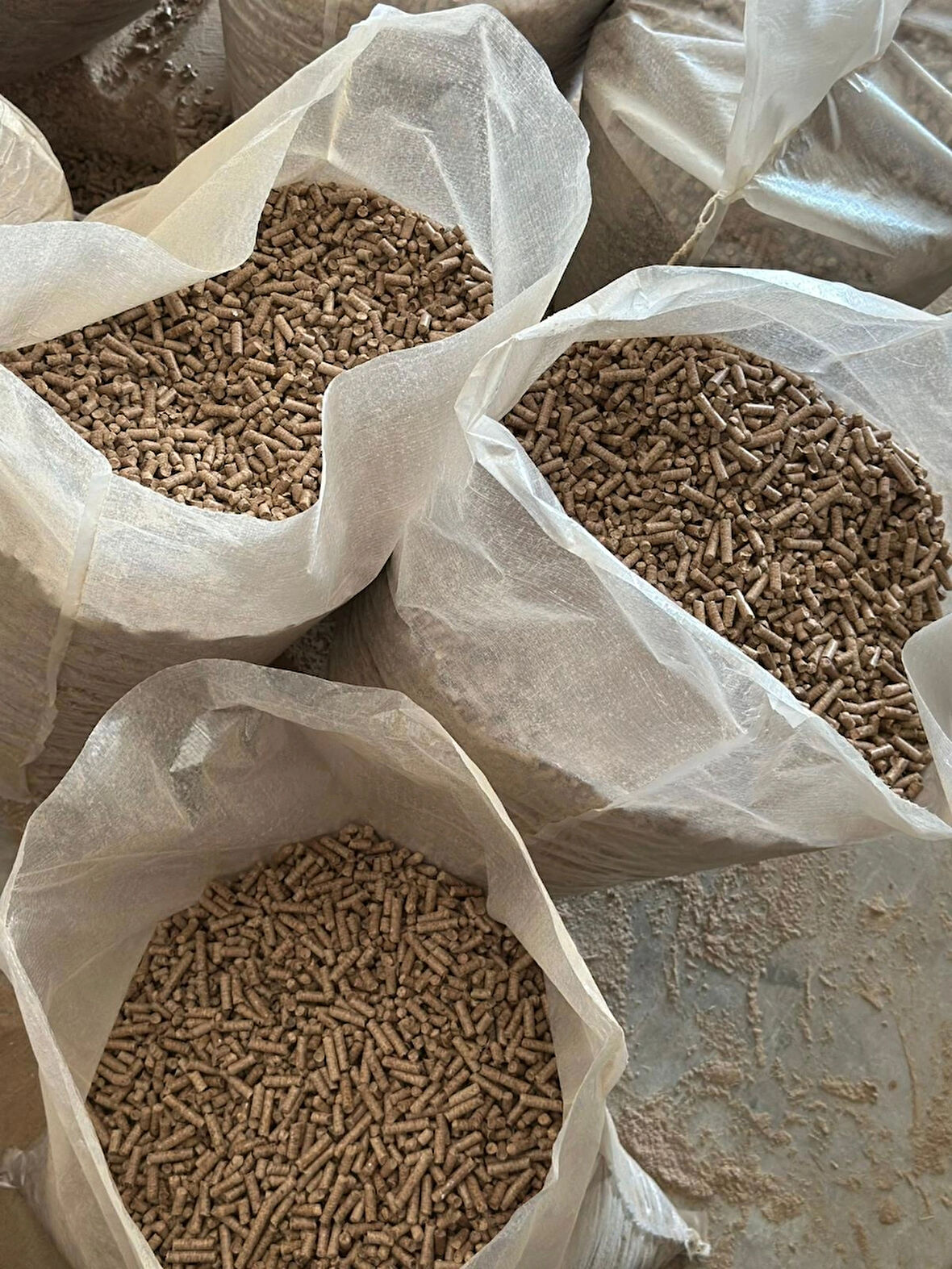 Çam Pelet Kedi Kumu %100 Doğal Selülöz Peleti Kedi Altlığı 15 Kg