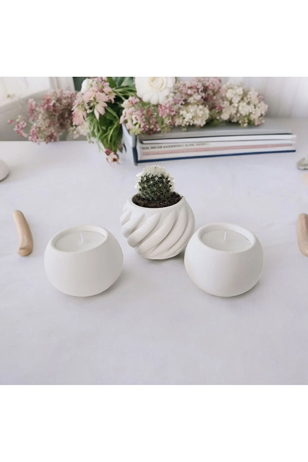 Taş Mumlukta Kaktüs ve Mum,  Lavanta Kokulu %100 Doğal Soya Mum - Spiral- Yuv. (7cm,7cm,9cm)-3lü set