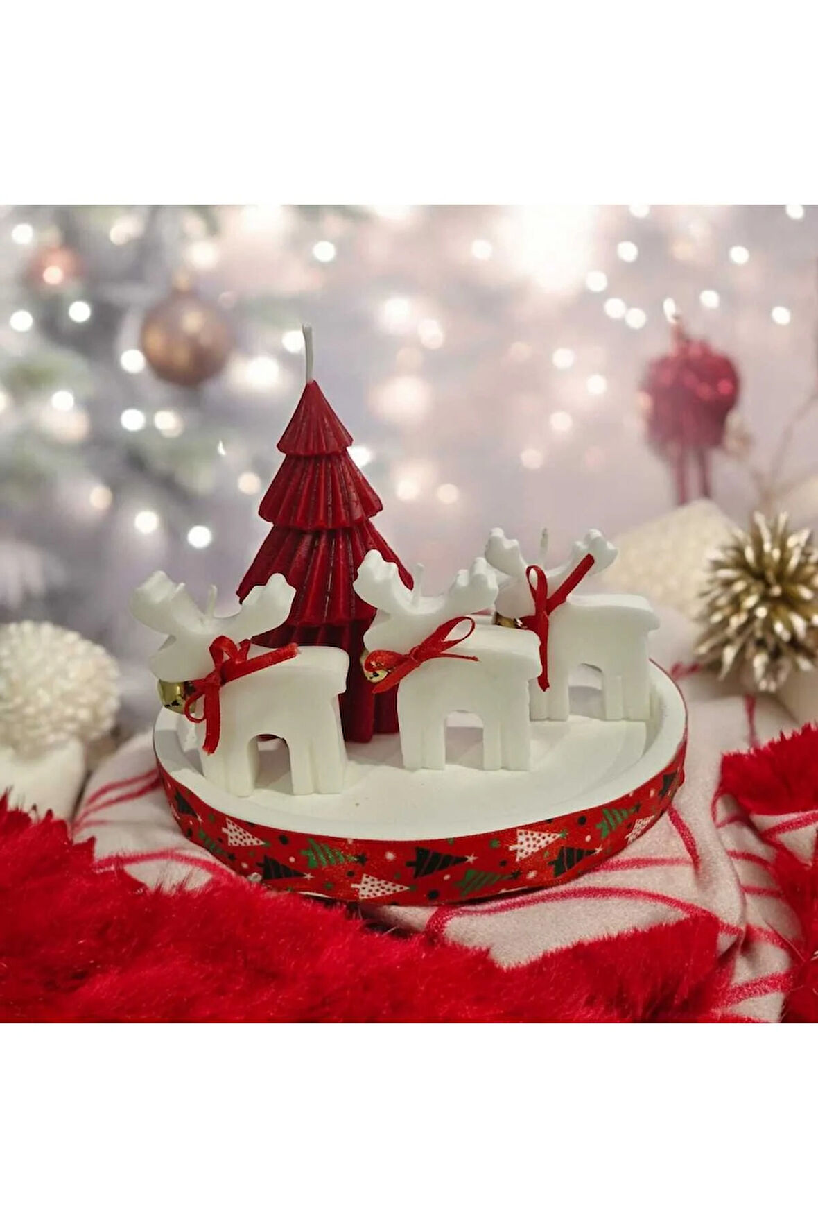 Yılbaşı Mum Set - Kırmızı Çam, Küçük Beyaz Geyik (3 adet), Beyaz Taş Tepsi