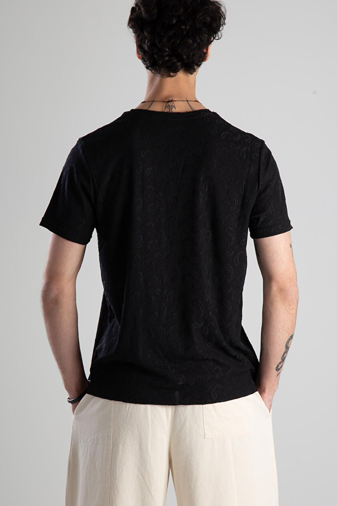 Jakarlı Siyah Örme T-Shirt