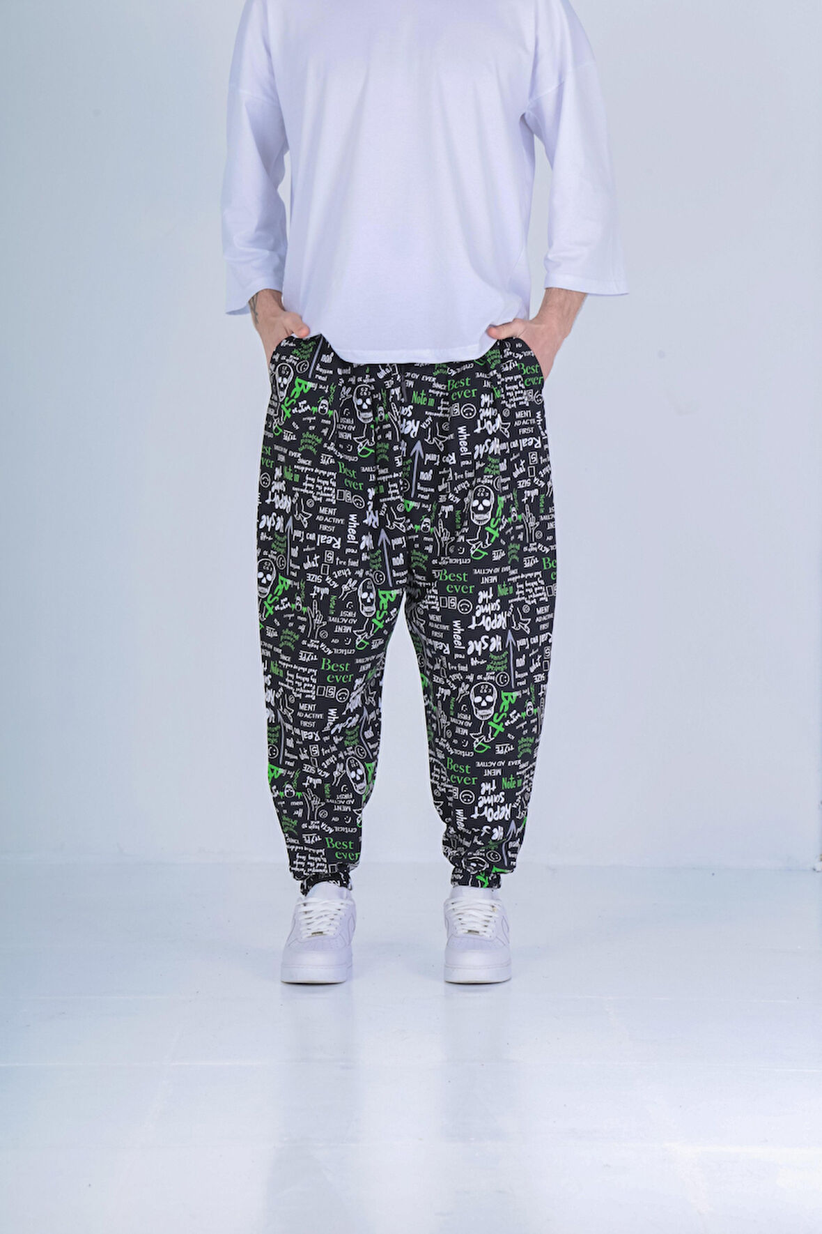 Sosyal Desenli Pileli Jogger