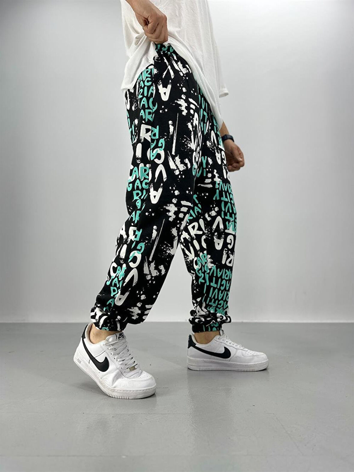 Erkek Turkuaz-Siyah Renkli Grafiti Jogger