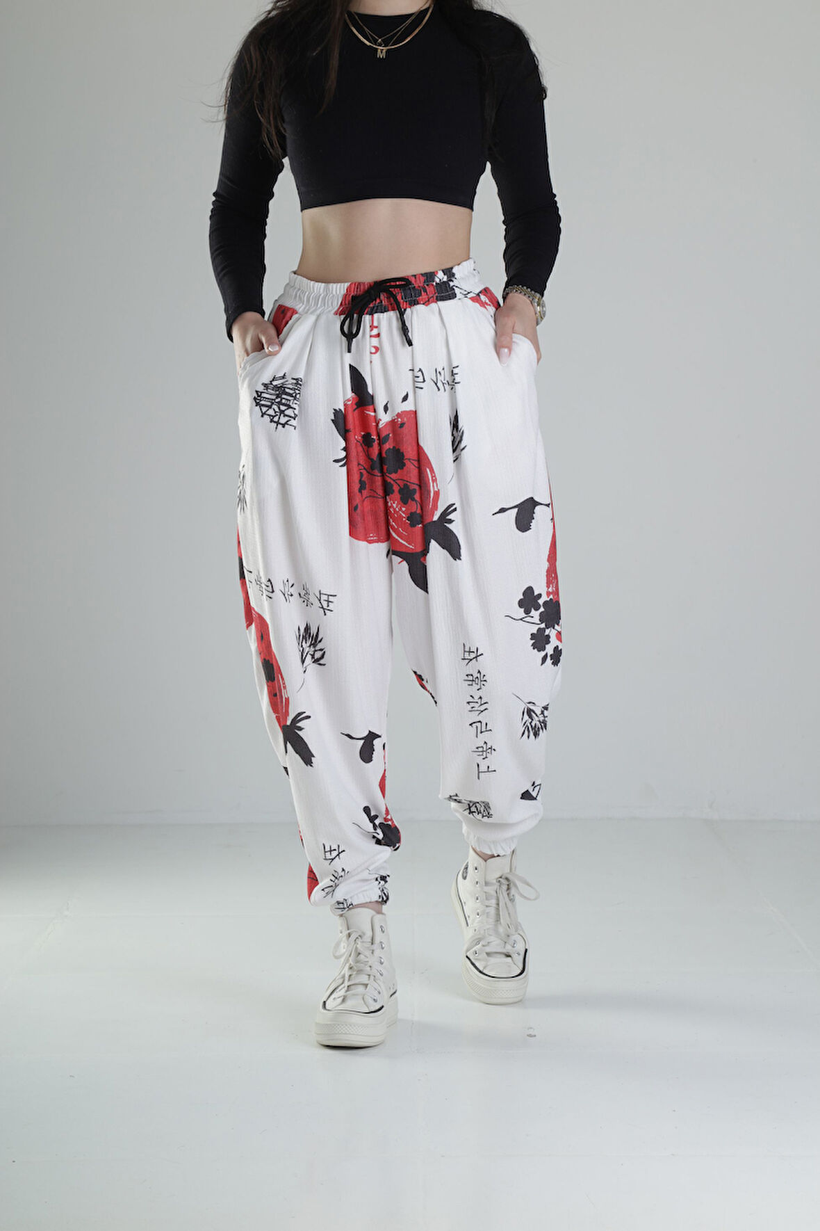 Beyaz Çin Ağacı Desenli Jogger Pantolon
