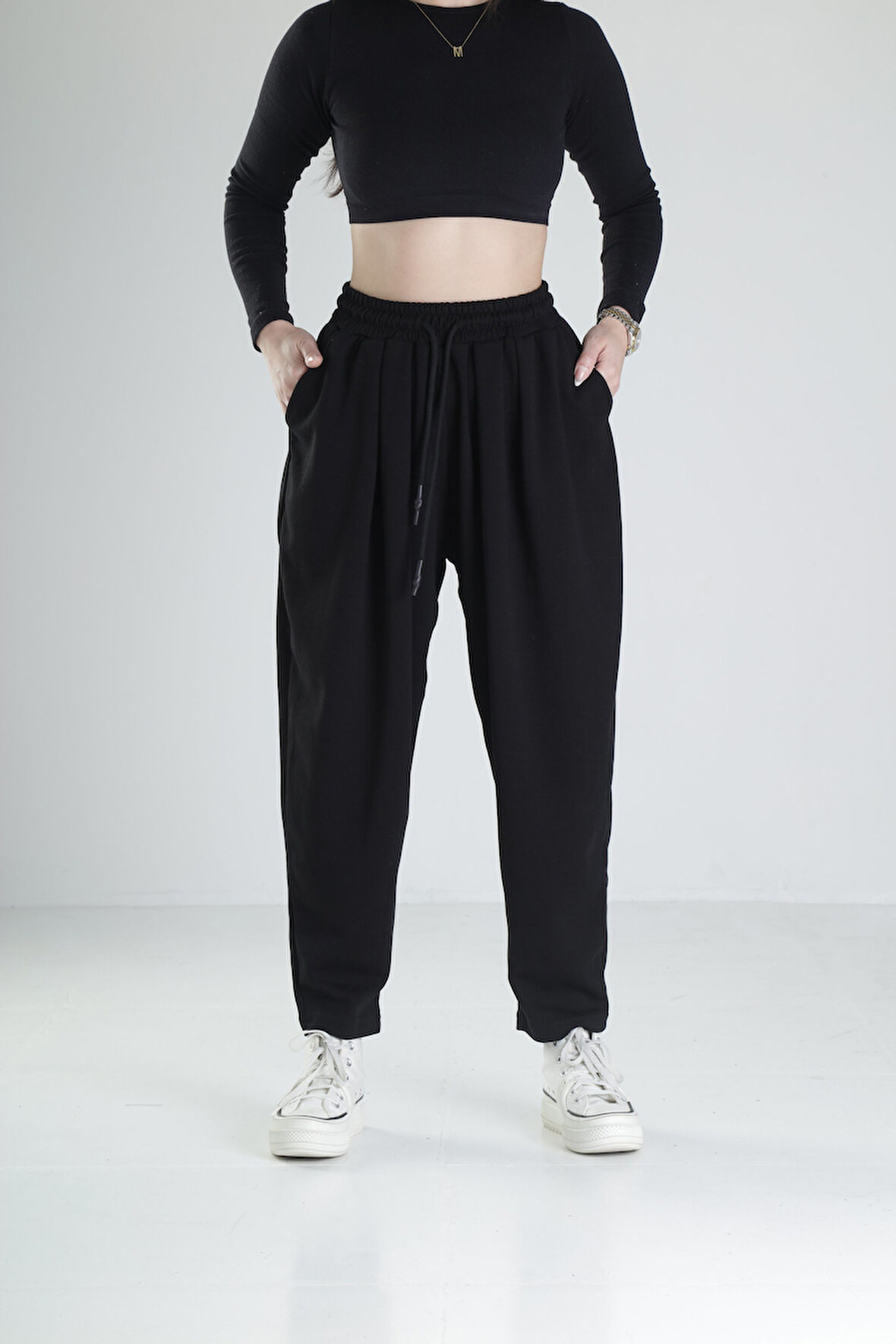 Pileli Siyah Jogger Pantolon