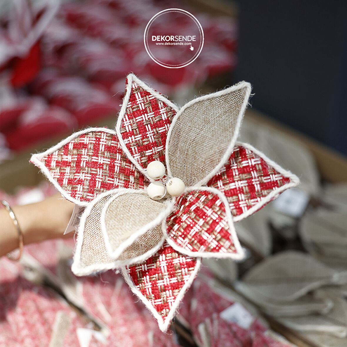 Yapay Kazayağı Desenli Jüt Detaylı Ponsetya Kırmızı Krem 25 cm