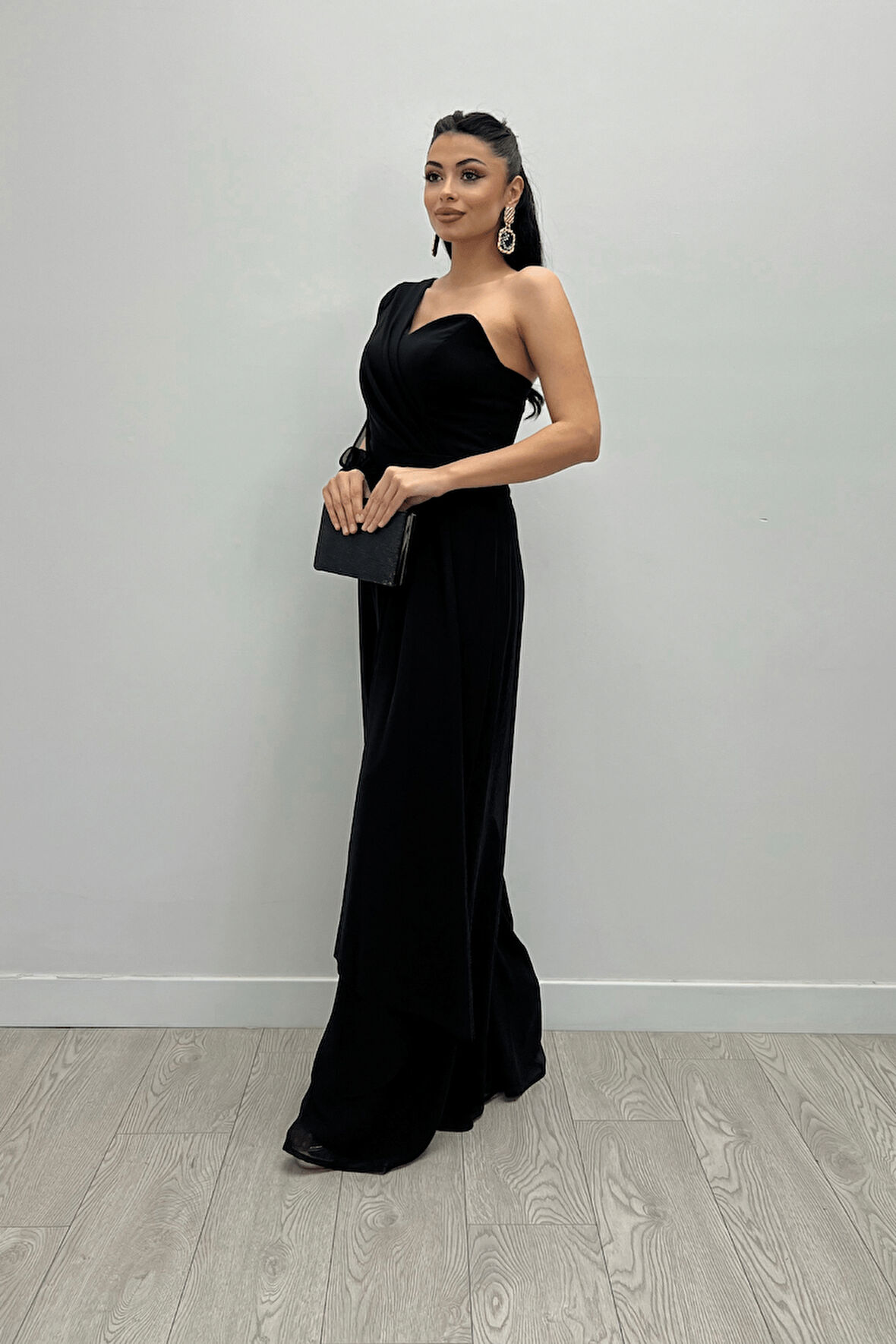 Şifon Kumaş Tek Kol Detaylı Tulum - SİYAH