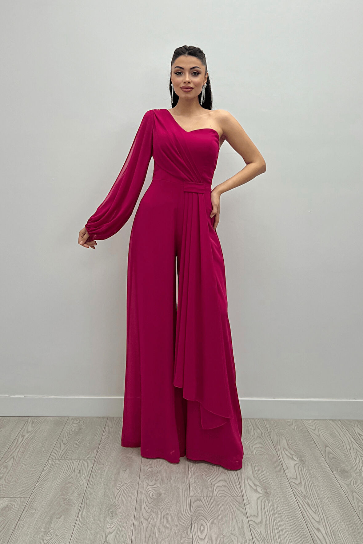 Şifon Kumaş Tek Kol Detaylı Tulum - FUŞYA