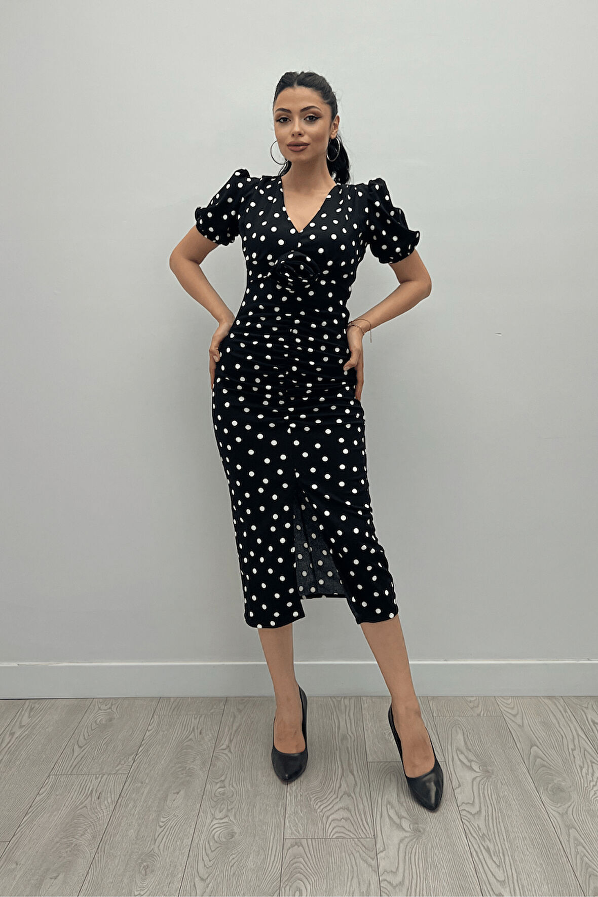 Krep  Kumas Büzgü Gül Detaylı Kalem Elbise - SİYAH