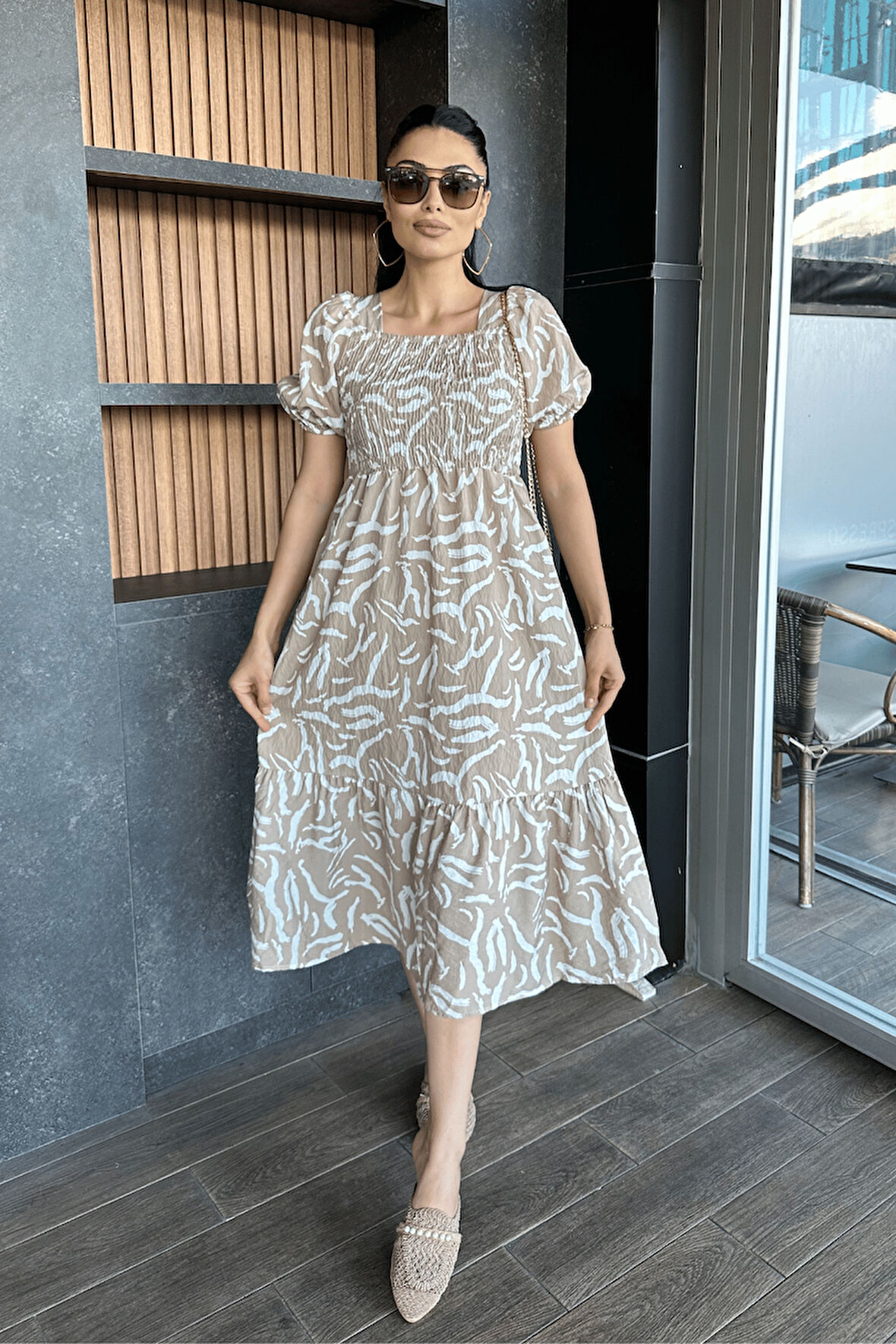 Poplin Kumas Göğüsü Büzgü  Detaylı Midi Elbise - KREM