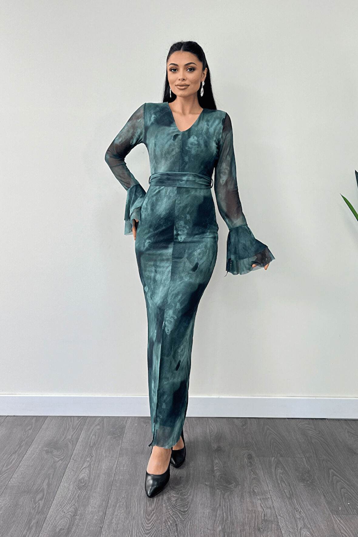 Tül Desenli Kumaş Kolları Volan Detaylı Kalem Elbise - TURKUAZ