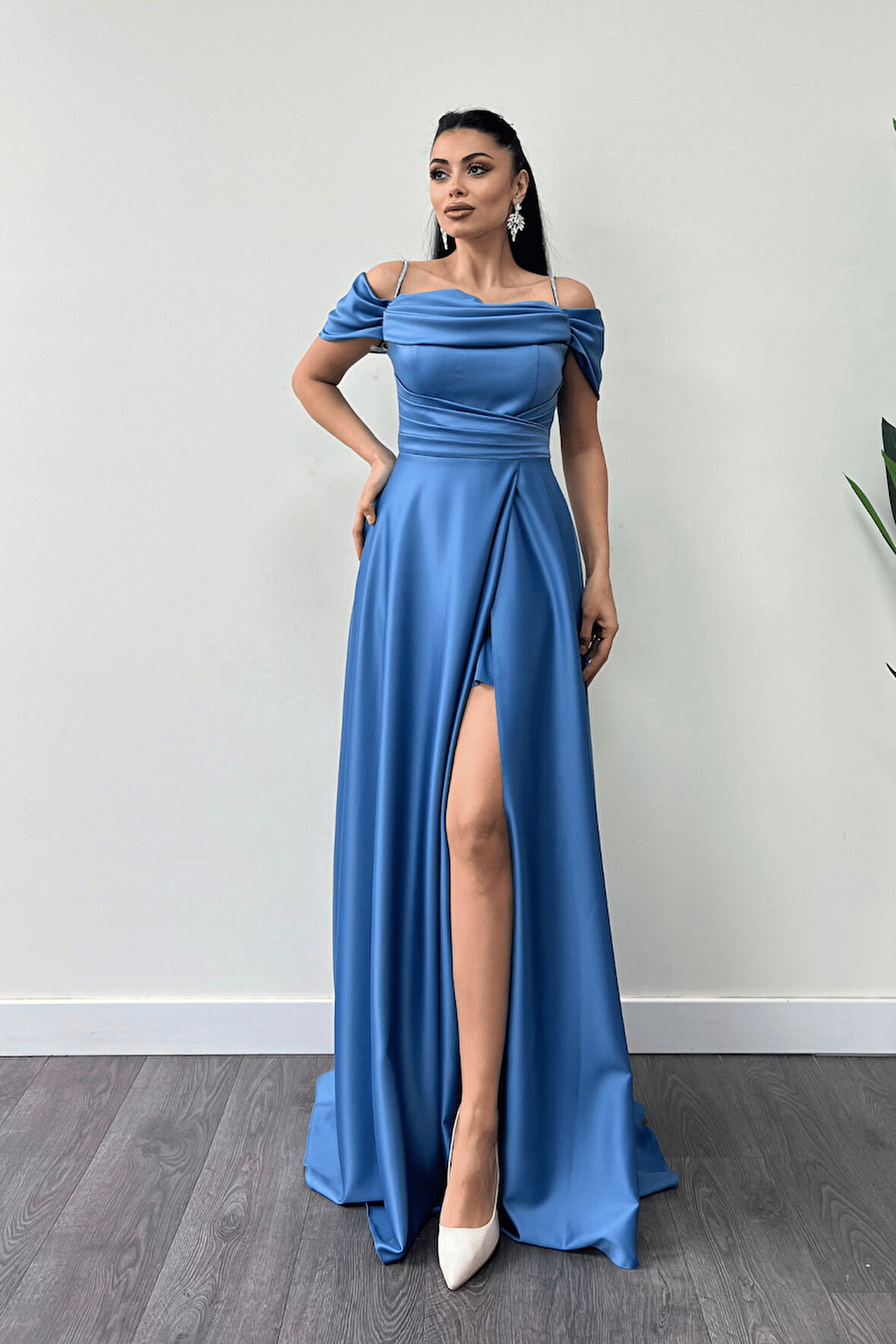 Saten Kumaş Büzgülü Askılı Abiye Elbise - İNDİGO MAVİ