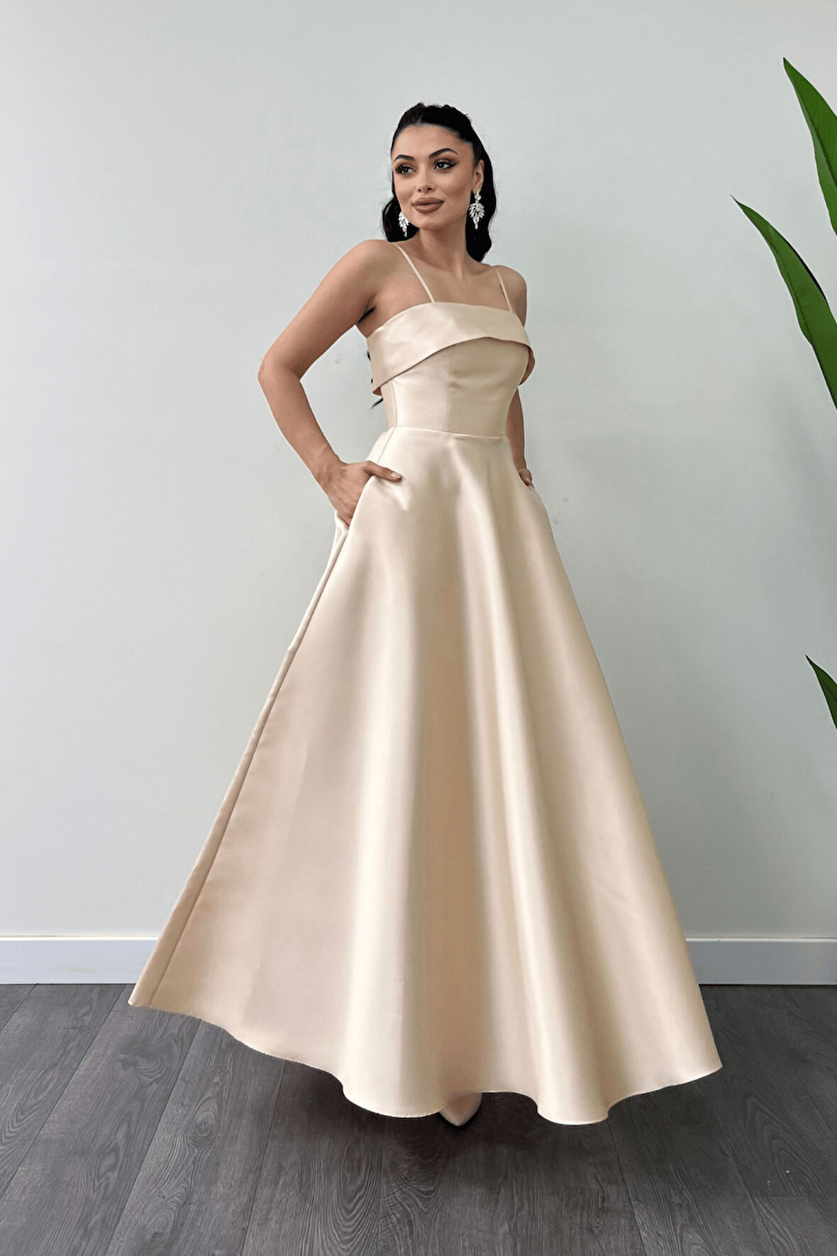 Tafta Saten Kumaş Askılı Abiye Elbise - KREM