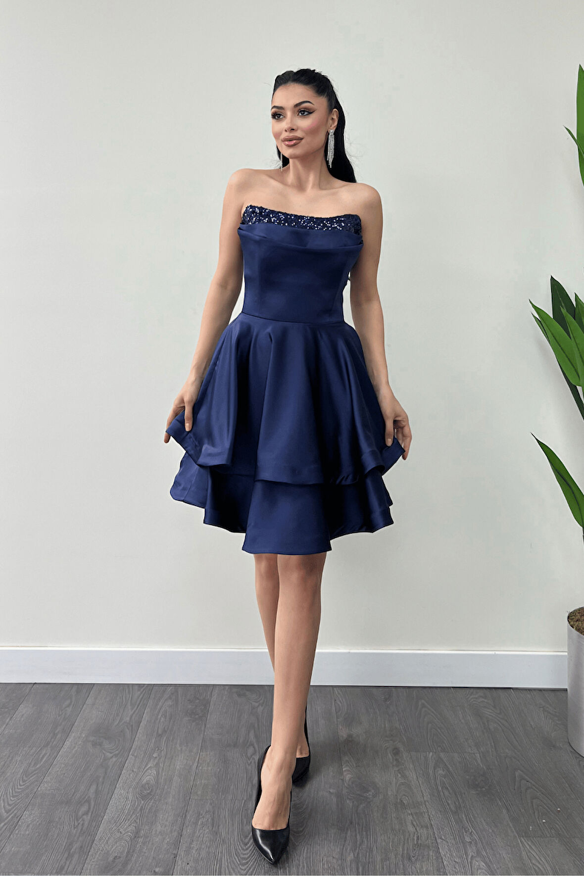 Saten Kumaş Payet Detaylı Straplez Mini Elbise - LACİVERT