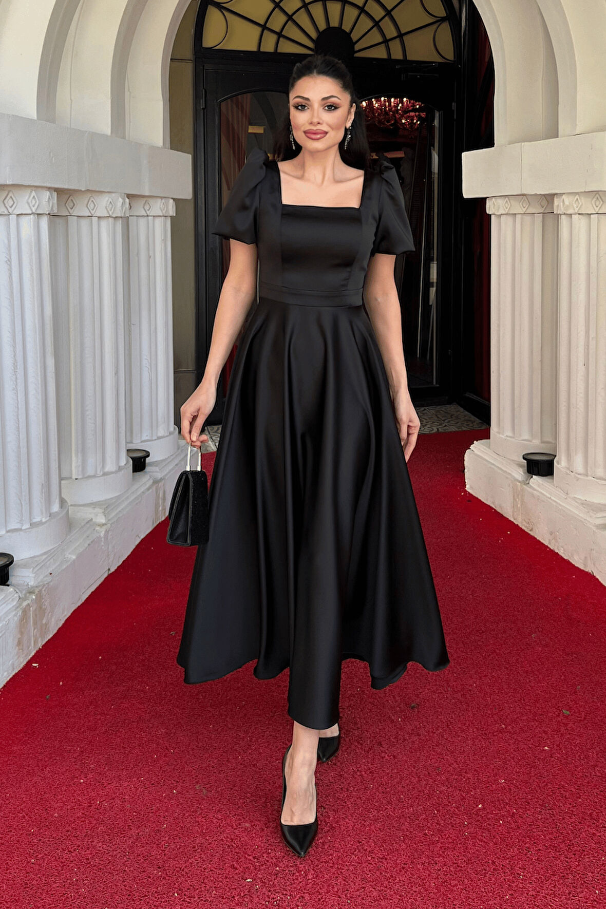 Saten Kumaş Kare Yaka Balon Kol Midi Elbise - SİYAH