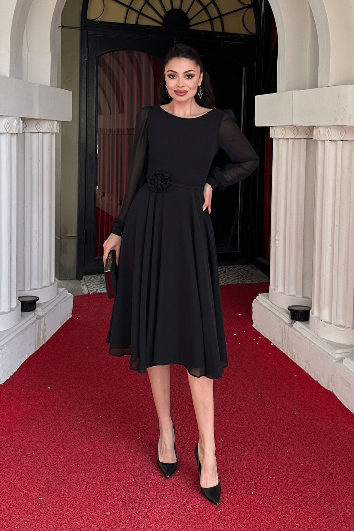 Sifon Kumaş Çiçek Detaylı Midi Elbise - SİYAH