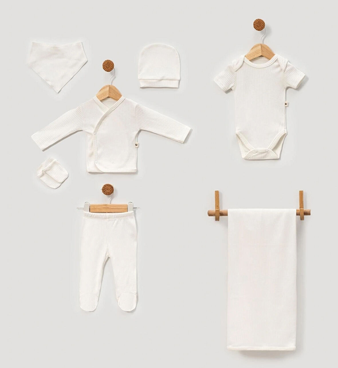 0-3 AY BEBEKLERE ÇITÇITLI BODY Lİ  7 PARÇALI  ZIBIN TAKIMI