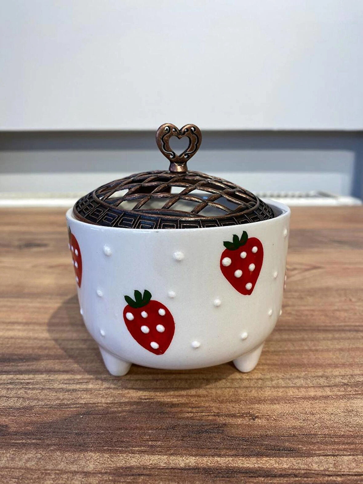 CİLEK DESENLi EL YAPIMI SERAMİK ÇAY, KAHVE SETİ 2 ADET BARDAK TAKIMI VE 1 ADET ŞEKERLİK