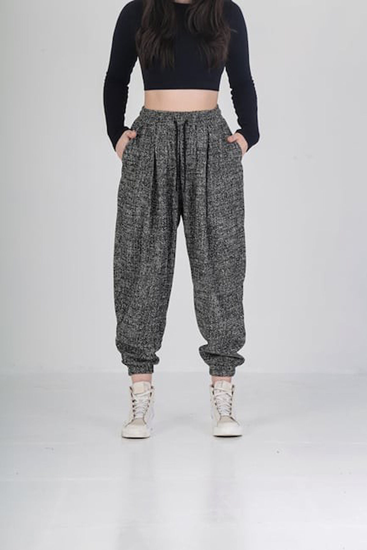 Nokta Desenli Pileli Jogger Pantolon