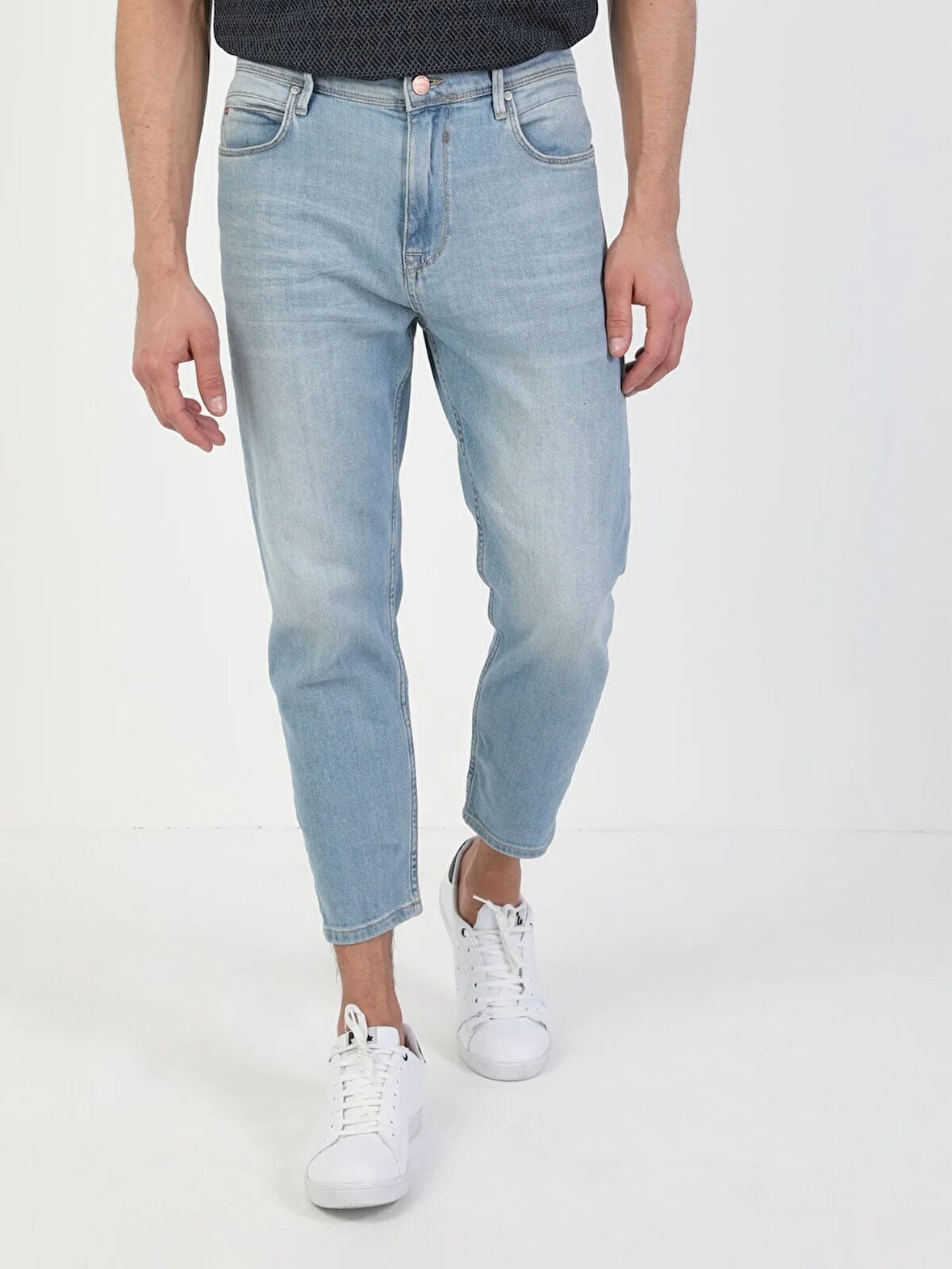 039 Lucas Drop Crotch Kısa Paça Carrot Fit Açık Mavi Erkek Jean Pantolon Cl1050243