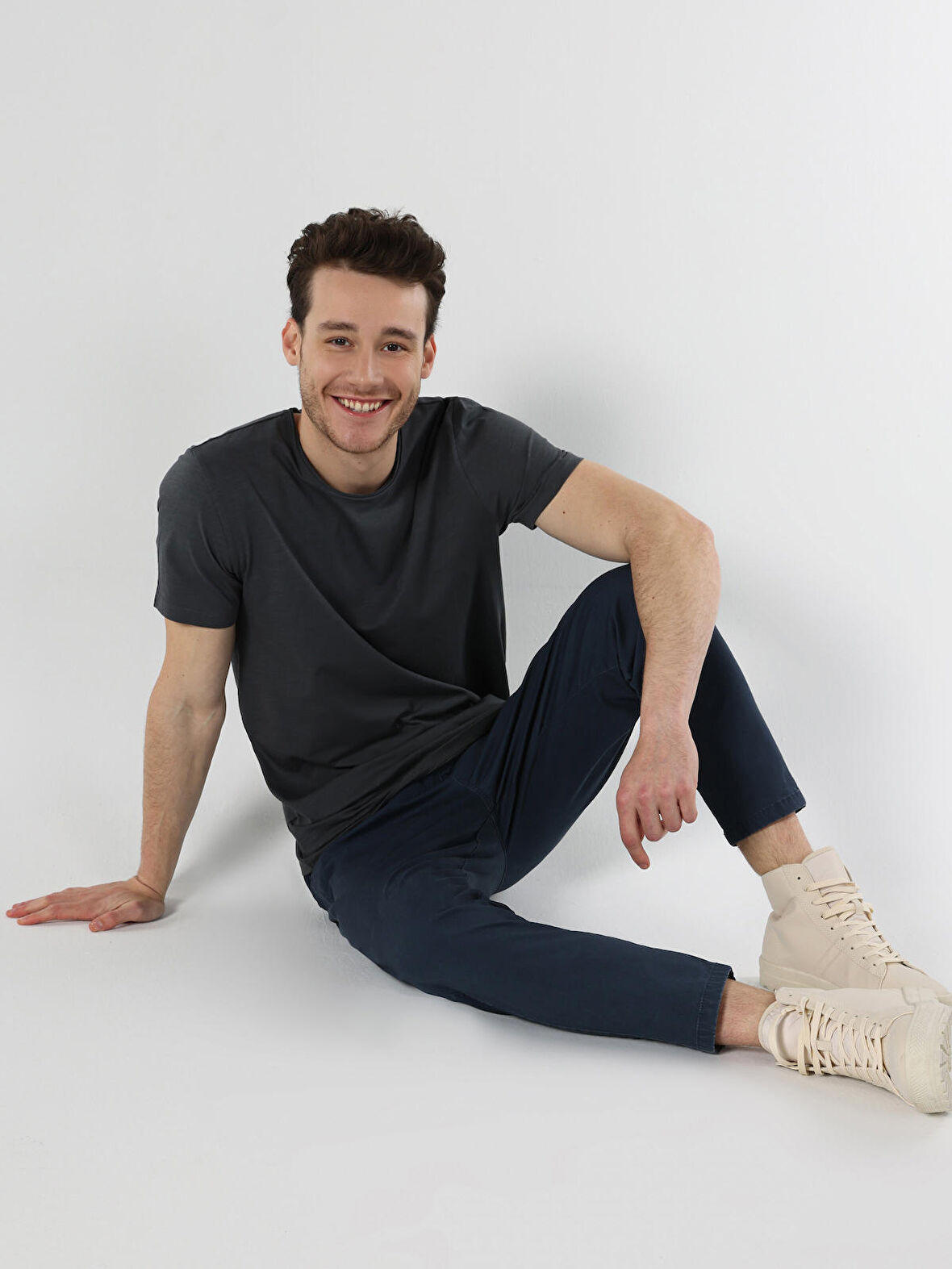 Regular Fit Bisiklet Yaka Basic Antrasit Erkek Kısa Kol Tişört