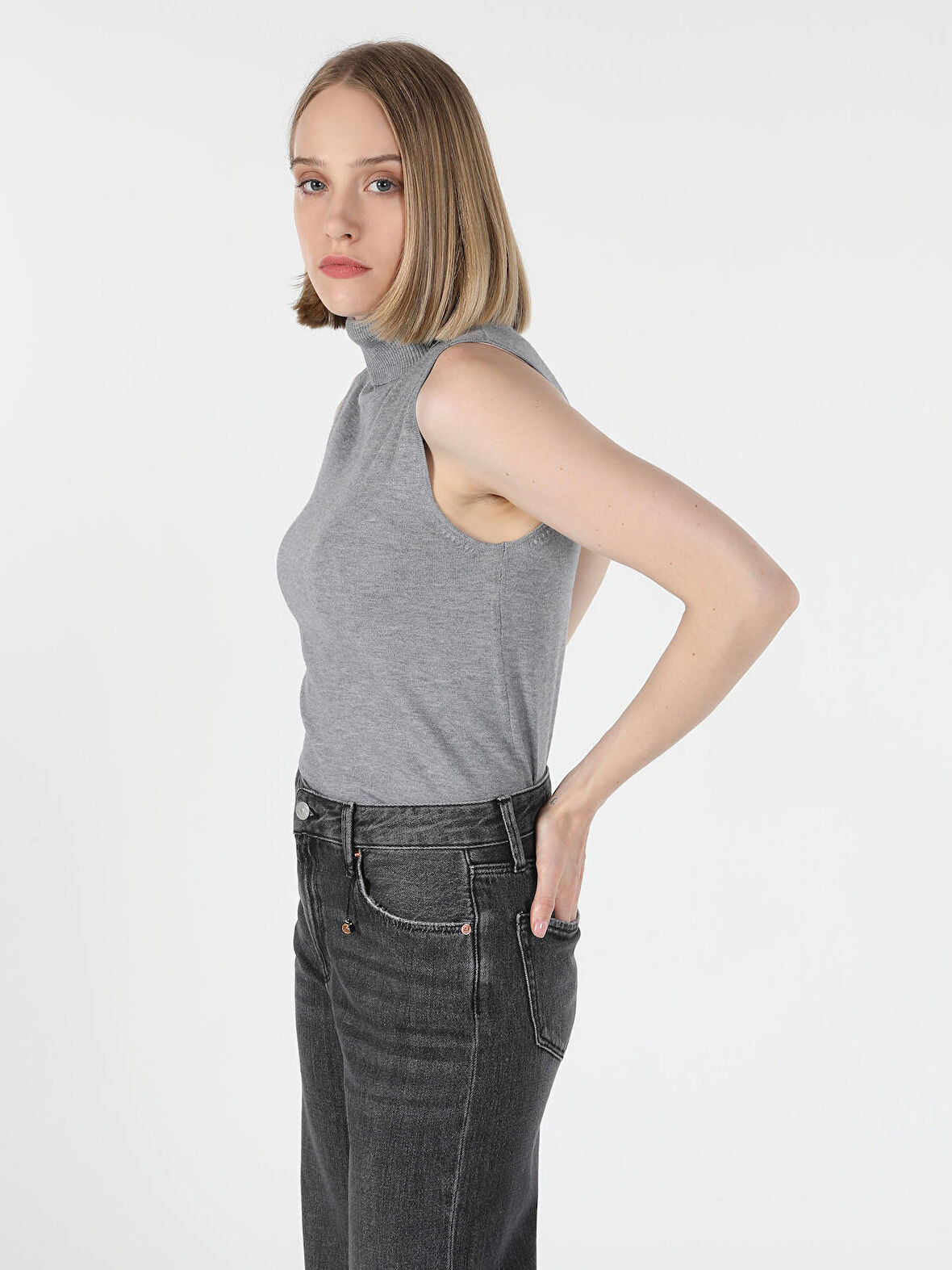 Balıkçı Yaka Kolsuz Gri Kadın Kazak