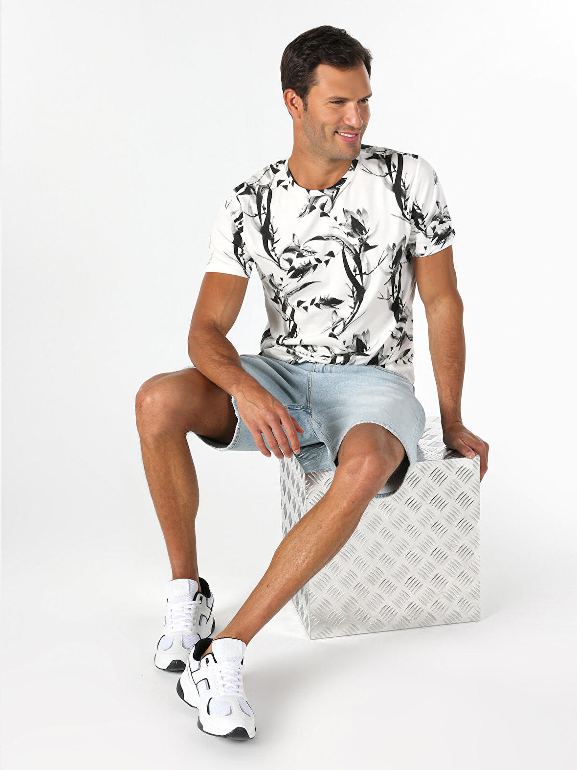 Regular Fit Baskılı Beyaz Erkek Kısa Kol Tişört