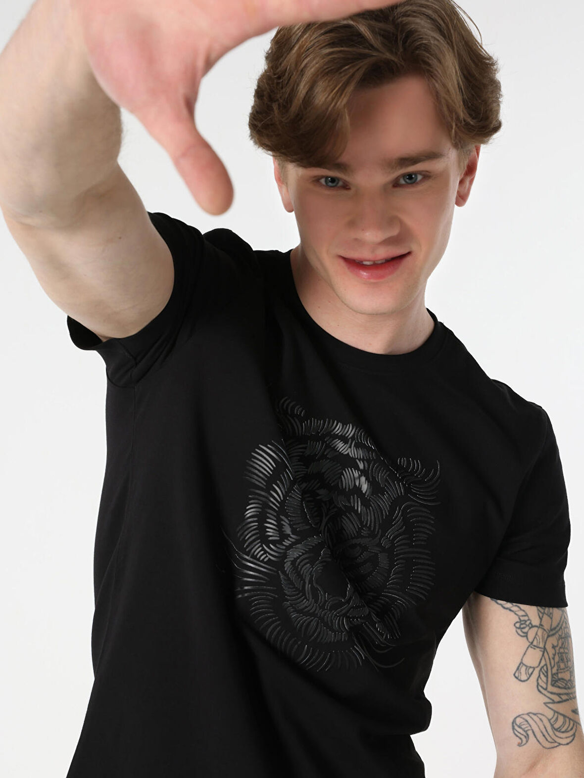 Slim Fit Bisiklet Yaka Baskılı Siyah Erkek Kısa Kol Tişört