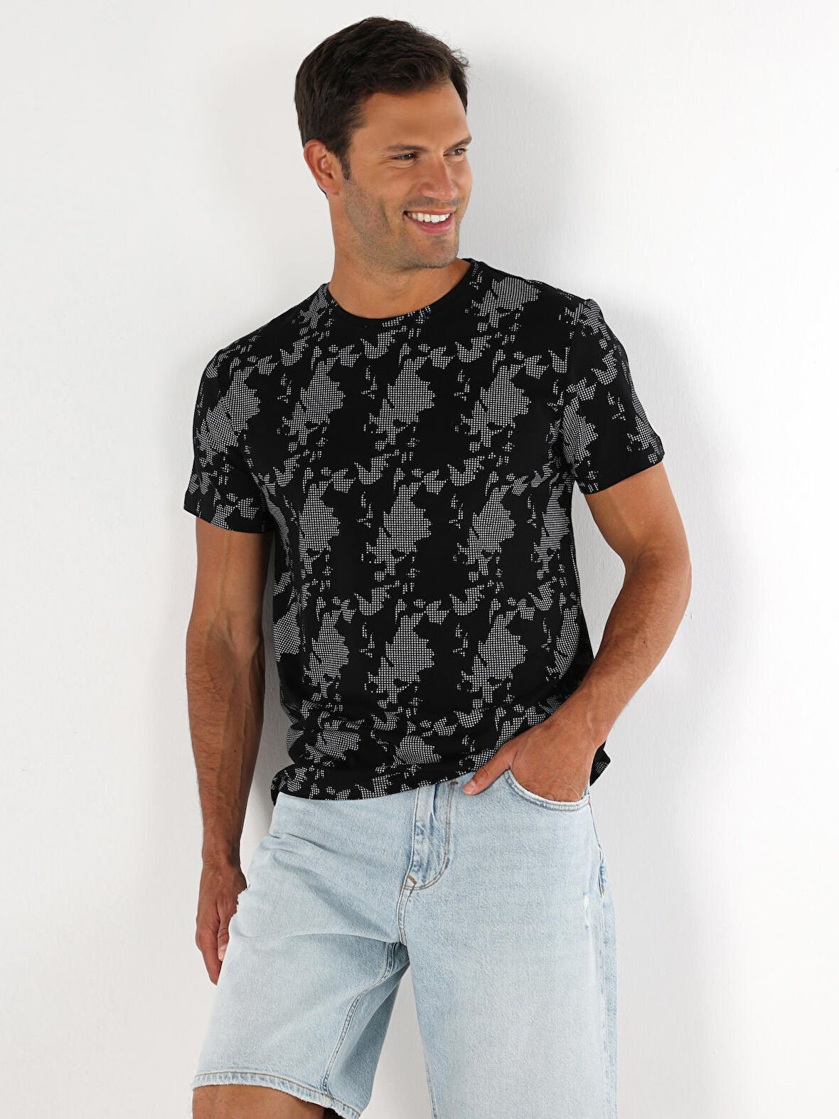 Regular Fit Bisiklet Yaka Baskılı Siyah Erkek Kısa Kol Tişört