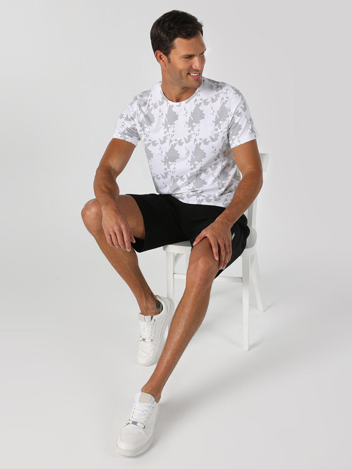 Regular Fit Baskılı Beyaz Erkek Kısa Kol Tişört