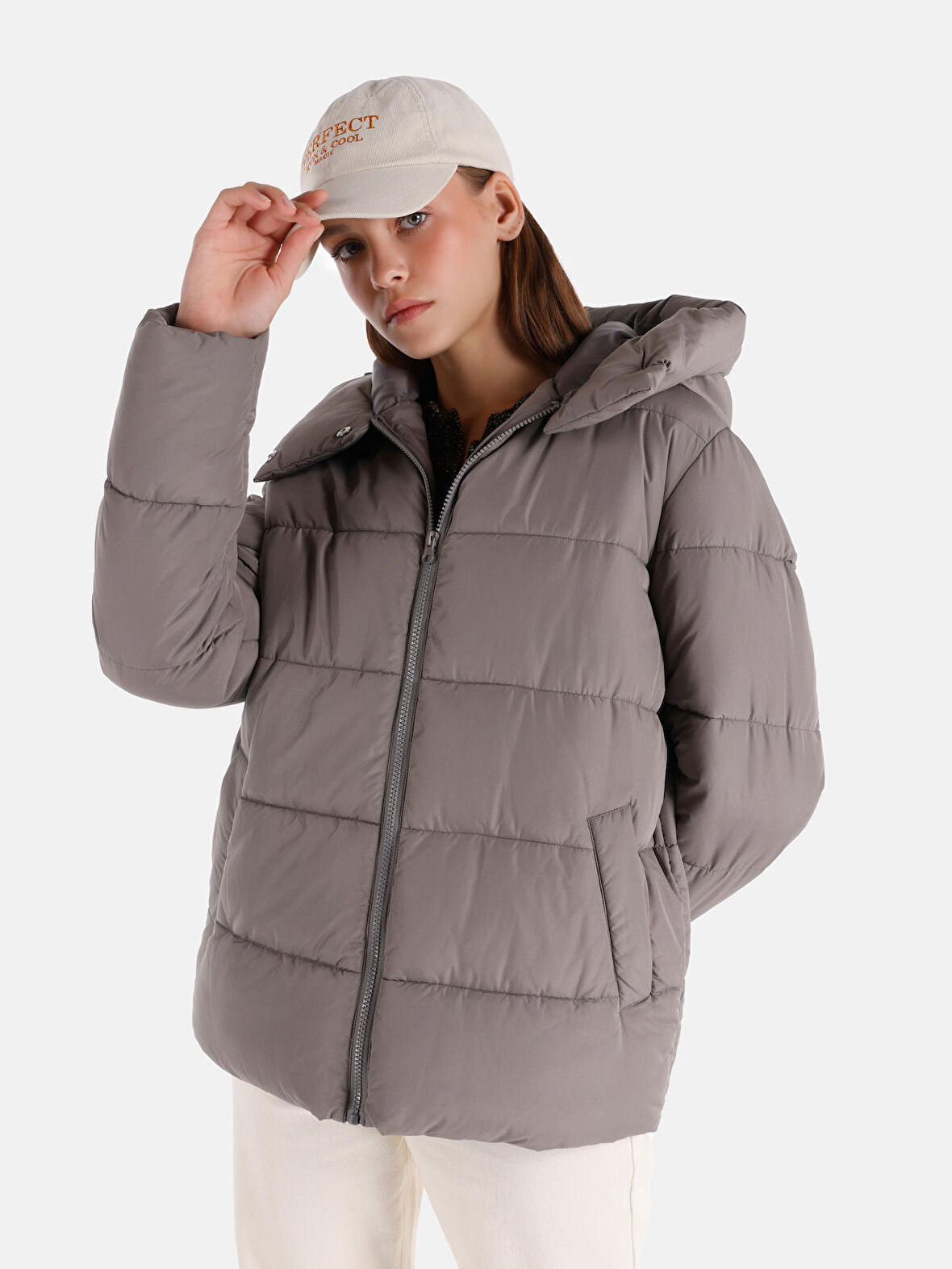 Regular Fit Kapüşonlu Şişme Kadın Mont