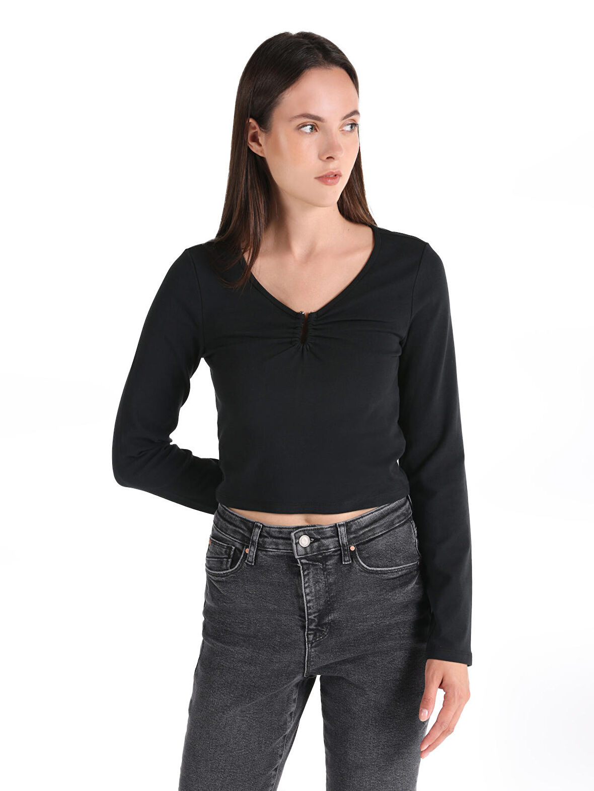 Slim Fit V Yaka Demir Detaylı Siyah Kadın Uzun Kol Tişört