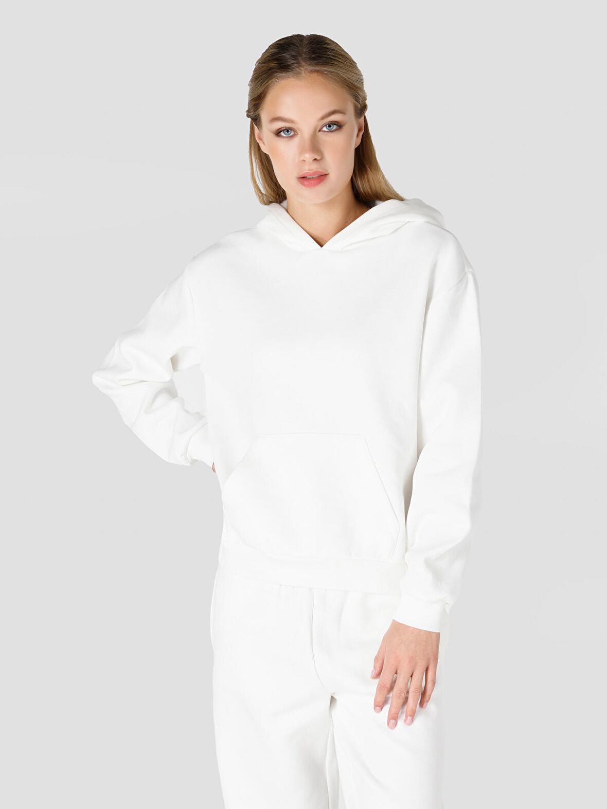 Regular Fit Kapüşonlu Beyaz Kadın Sweatshirt