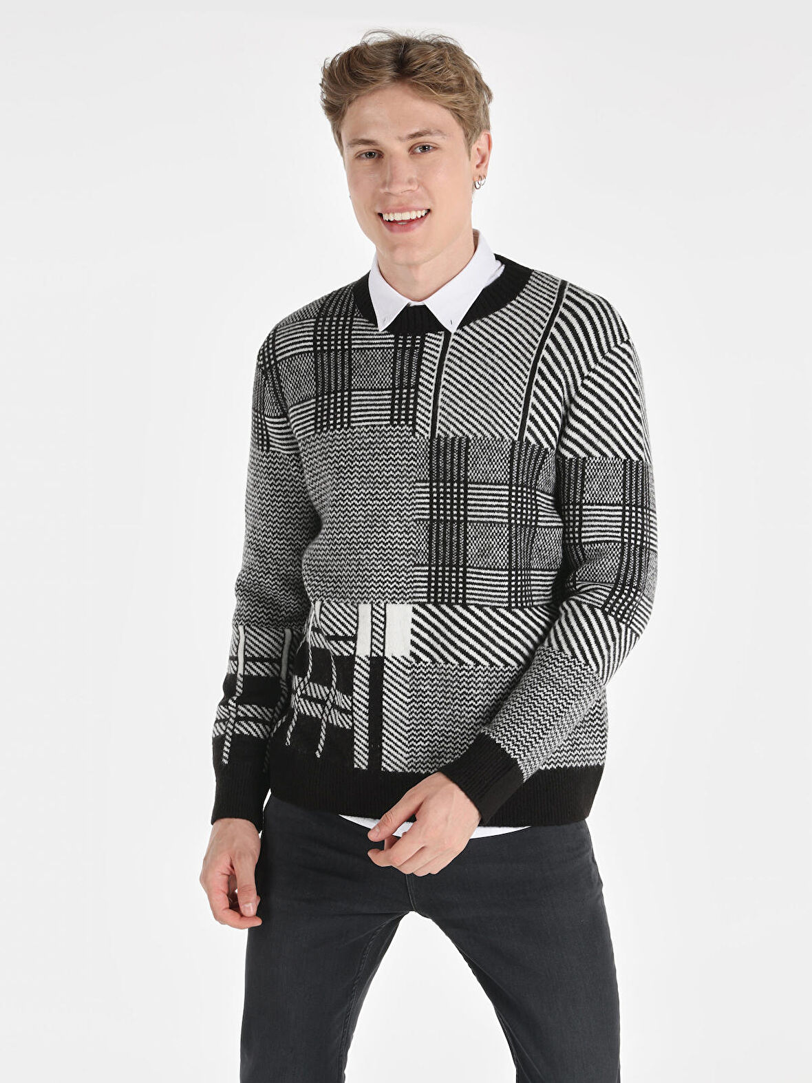 Regular Fit Bisiklet Yaka Kareli Siyah Erkek Kazak