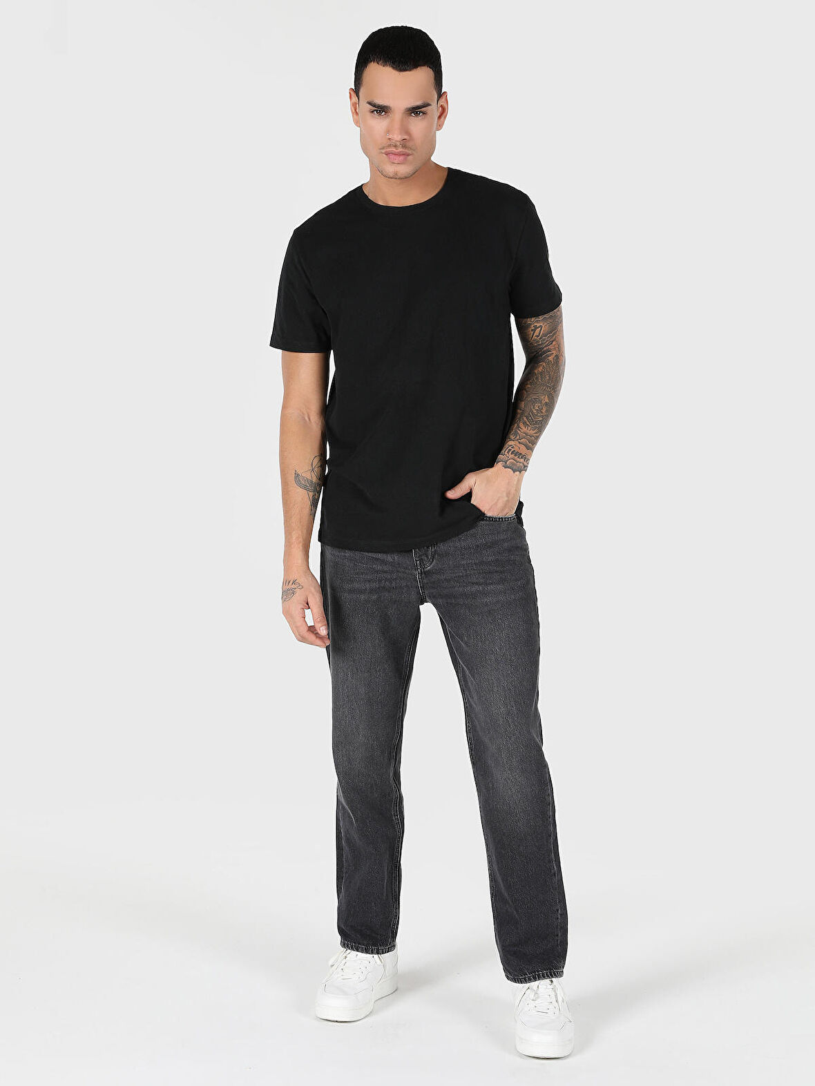 Regular Fit Bisiklet Yaka Basic Siyah Erkek Kısa Kol Tişört