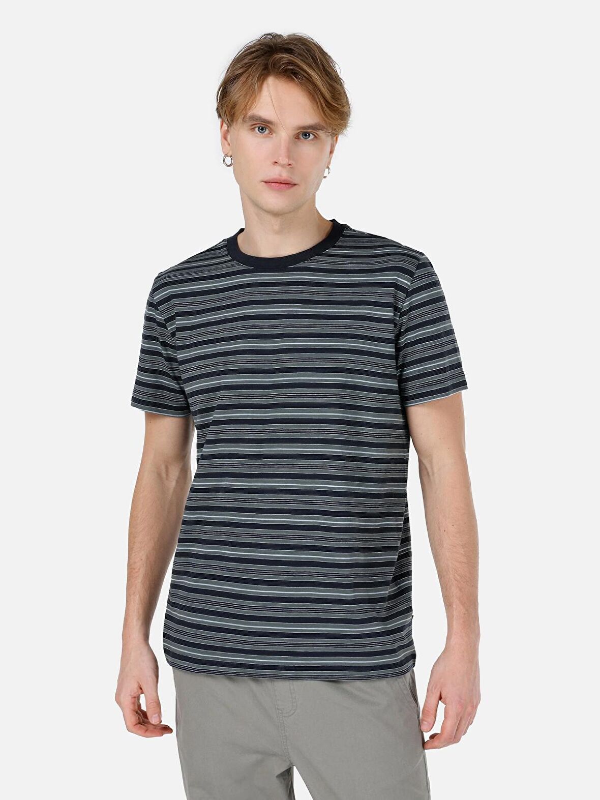 Normal Kesim Bisiklet Yaka Çizgili Lacivert Erkek Kısa Kol Tişört