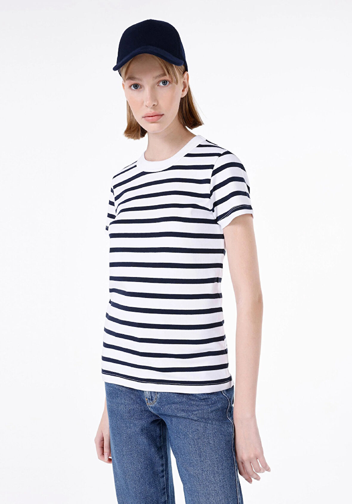 Slim Fit Yuvarlak Yaka Çizgili Kadın Lacivert Kısa Kol Tişört Cl1068750