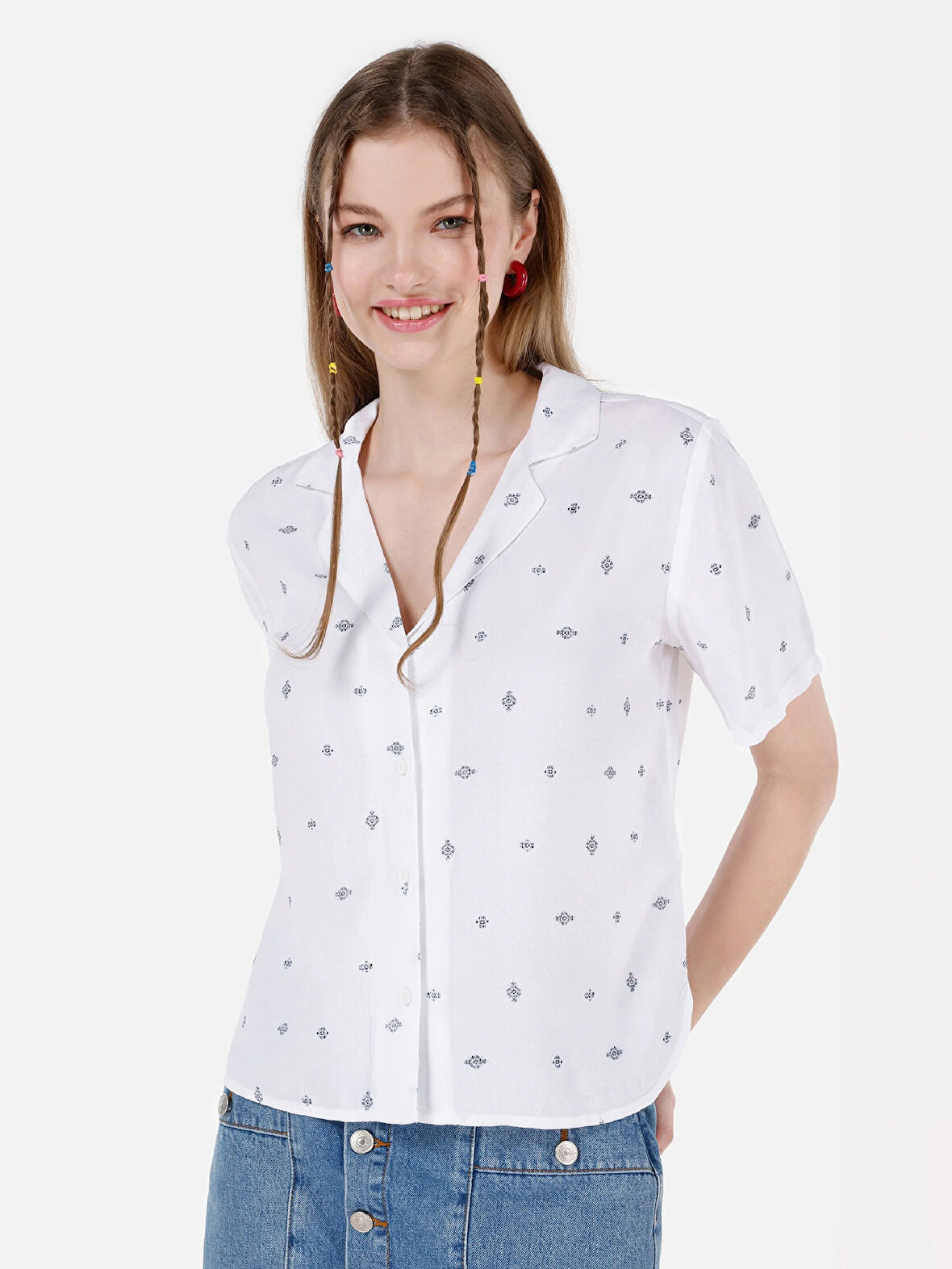 Normal Kesim Shirt Yaka Baskılı Çok Renkli Kadın Kısa Kol Gömlek Cl1069202