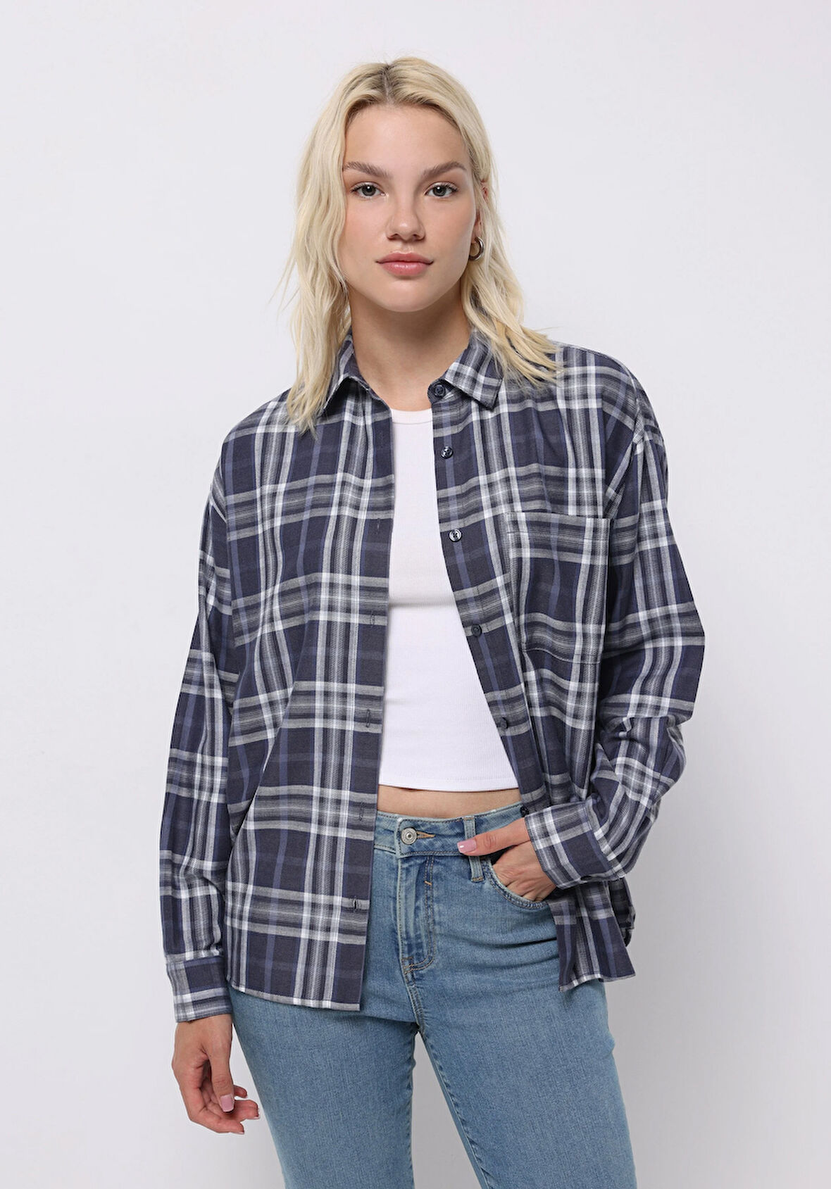 Relax Fit Shirt Neck Ekoseli Kadın Lacivert Uzun Kol Gömlek