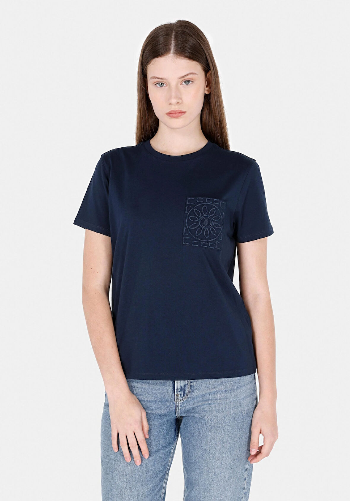 Regular Fit Yuvarlak Yaka Nakışlı Kadın Lacivert Kısa Kol Tişört Cl1071852