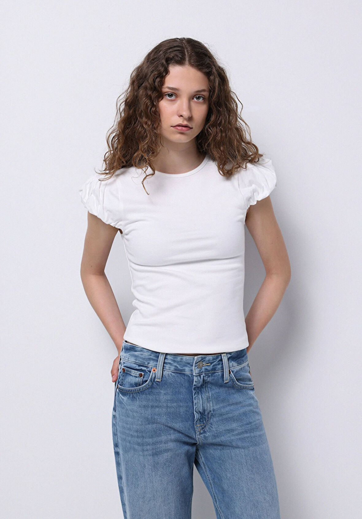 Slim Fit   Kadın Beyaz Kısa Kol Tişört