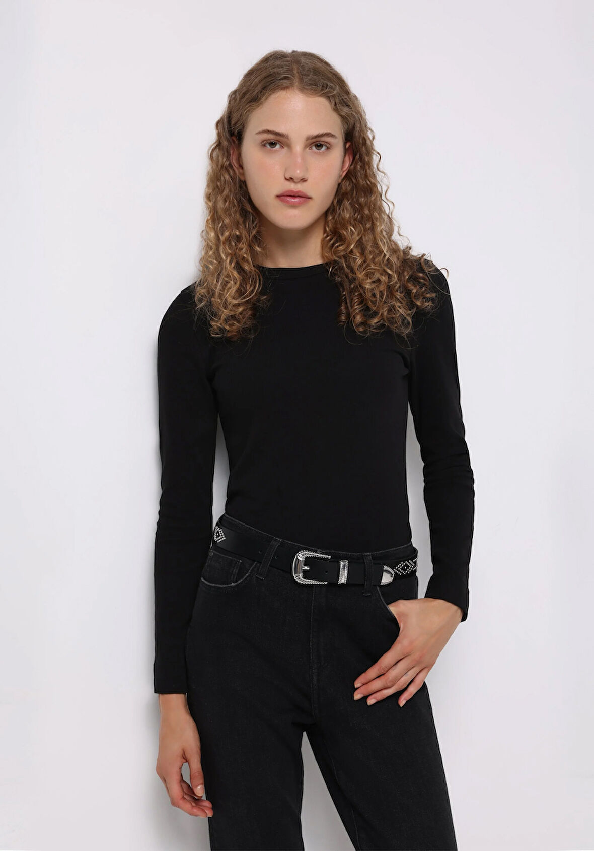 Slim Fit Yuvarlak Yaka Düz Kadın Siyah Uzun Kol Tişört