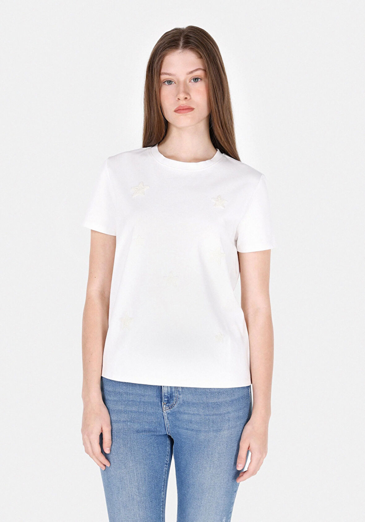 Regular Fit Yuvarlak Yaka Nakışlı Kadın Beyaz Kısa Kol Tişört Cl1073154