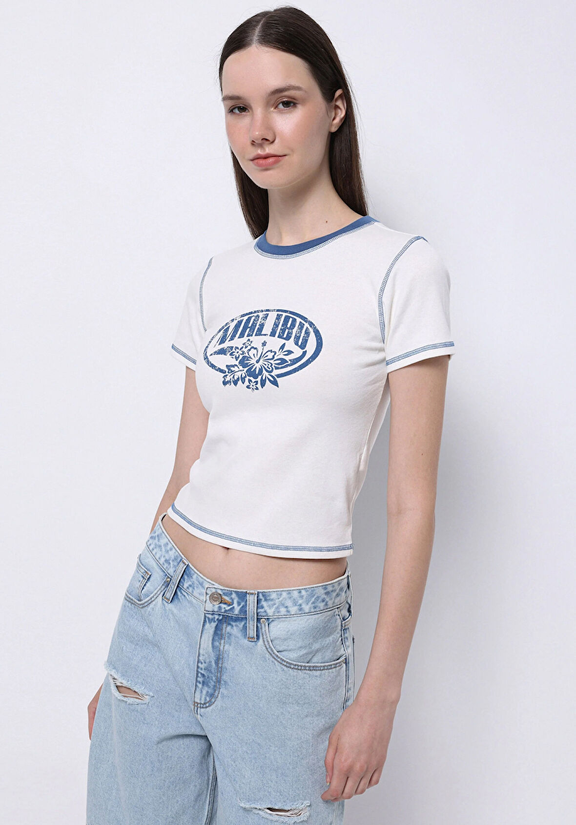 Slim Fit Yuvarlak Yaka Baskılı Kadın Beyaz Kısa Kol Tişört