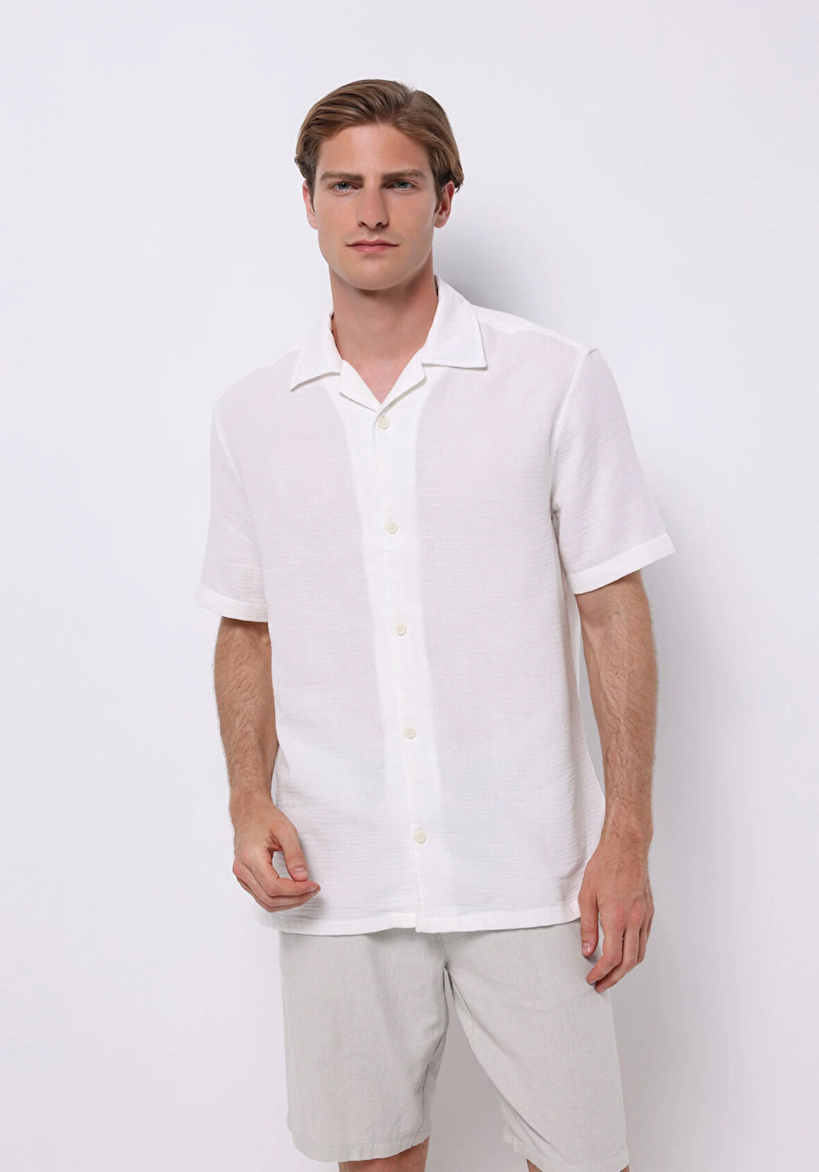 Comfort Fit Shirt Neck Jakarlı Erkek Ekru Kısa Kol Gömlek