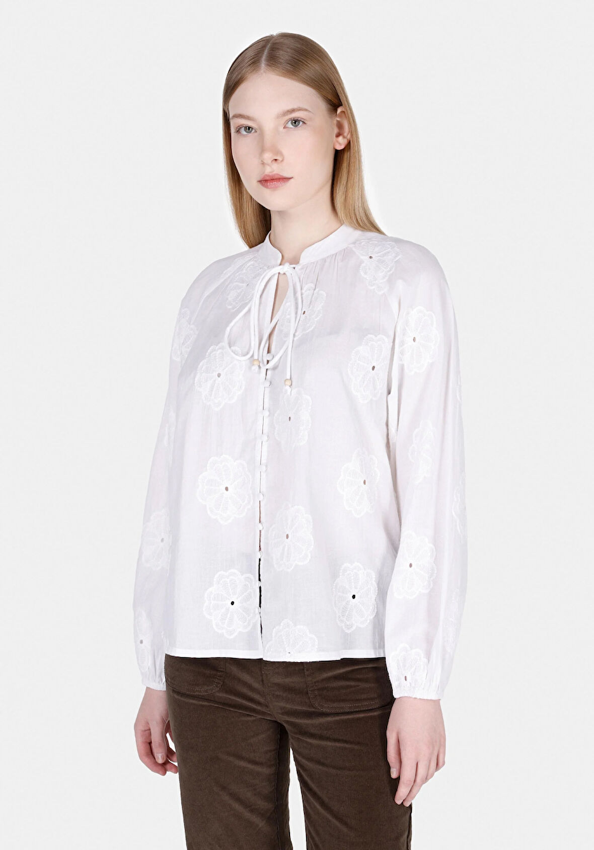 Regular Fit Hakim Yaka Düz Kadın Beyaz Uzun Kol Gömlek Cl1073349