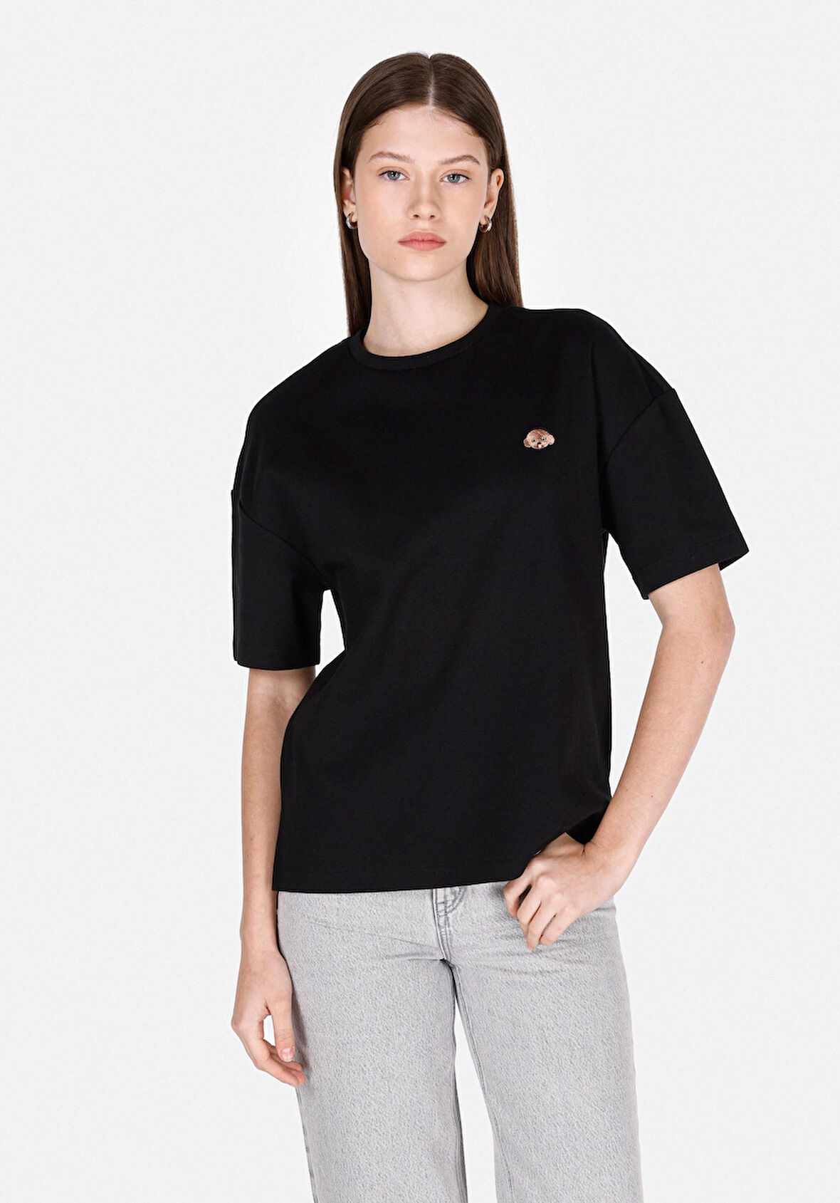 Regular Fit Yuvarlak Yaka Nakışlı Kadın Siyah Kısa Kol Tişört Cl1073465