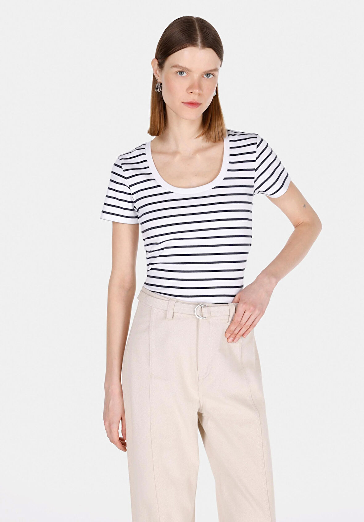 Slim Fit Kare Yaka Çizgili Kadın Beyaz Kısa Kol Tişört Cl1073529