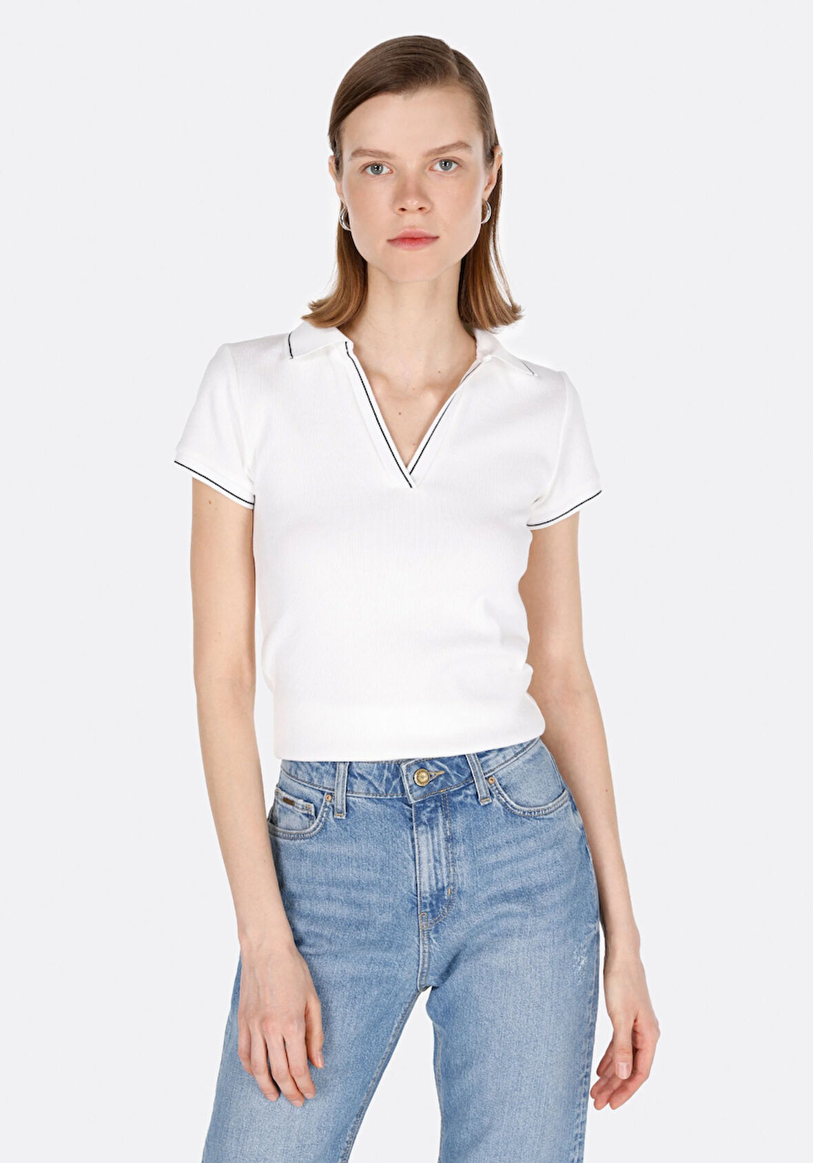 Slim Fit Polo Yaka Düz Kadın Beyaz Kısa Kol Tişört Cl1073698