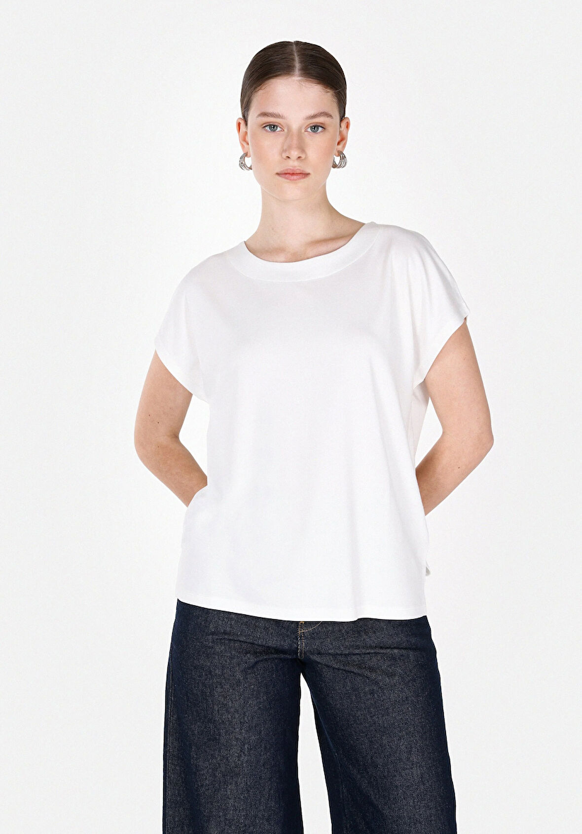 Regular Fit Yuvarlak Yaka Düz Kadın Beyaz Kısa Kol Tişört Cl1073833