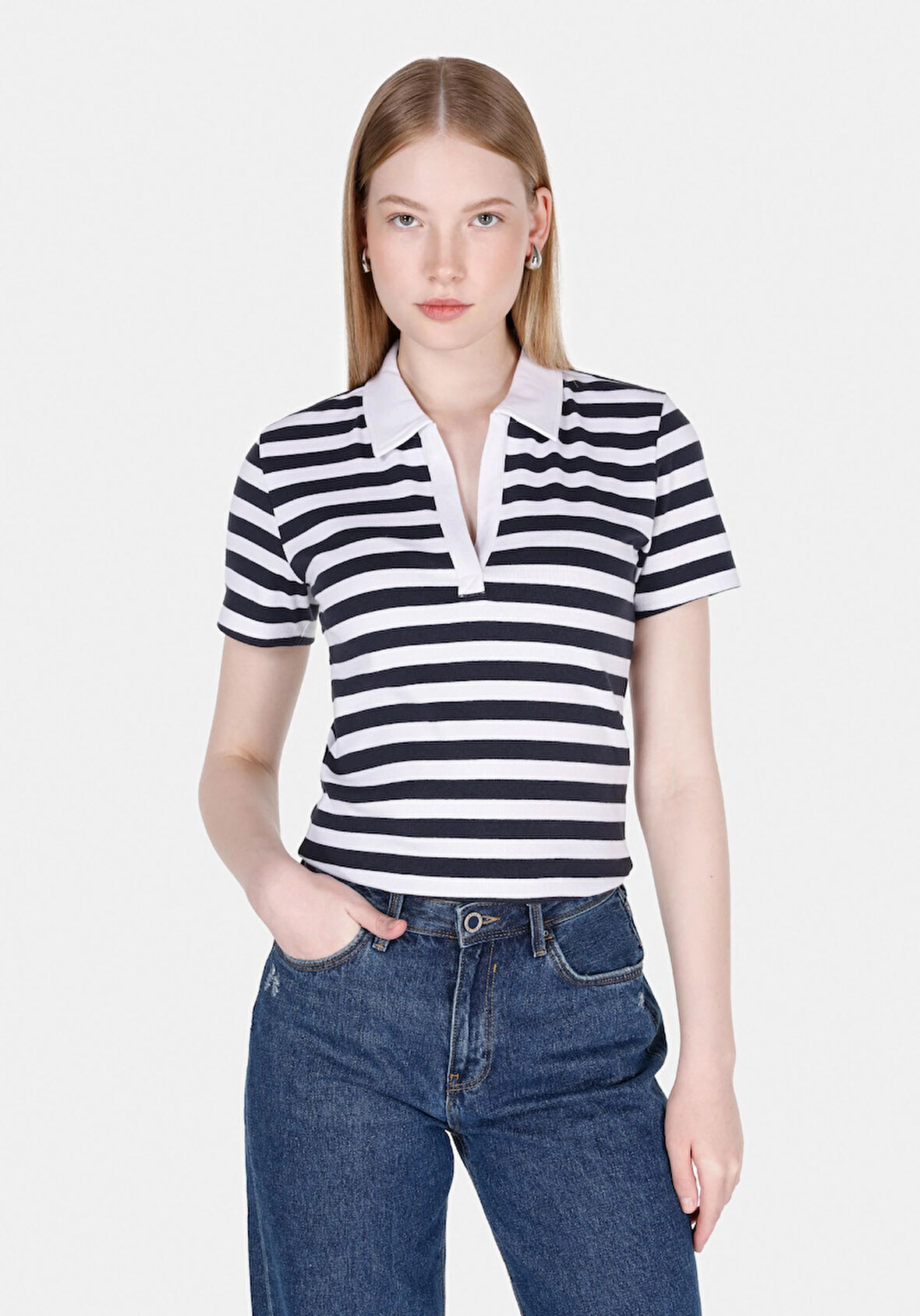 Slim Fit Polo Yaka Çizgili Kadın Beyaz Kısa Kol Tişört Cl1073835